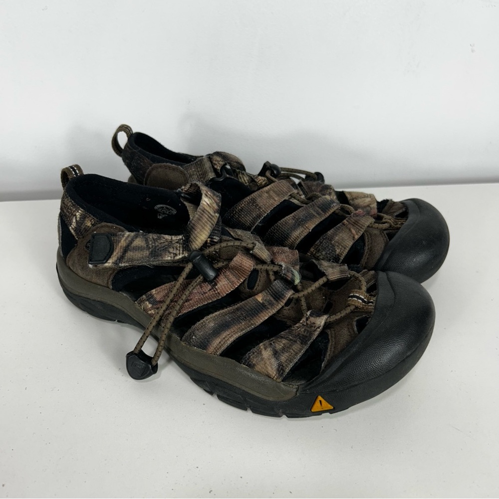 KEEN camo hiking kids sandal